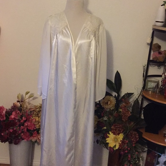Satin Robe - Picture 2 of 8